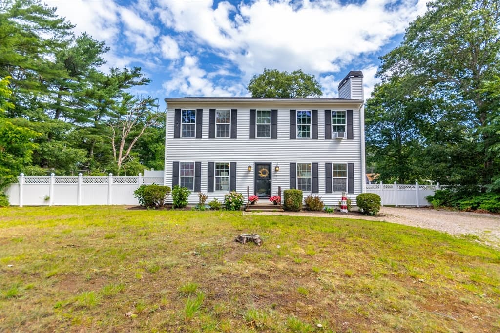 8 Hampden Rd, Falmouth MA 02536 photo 2
