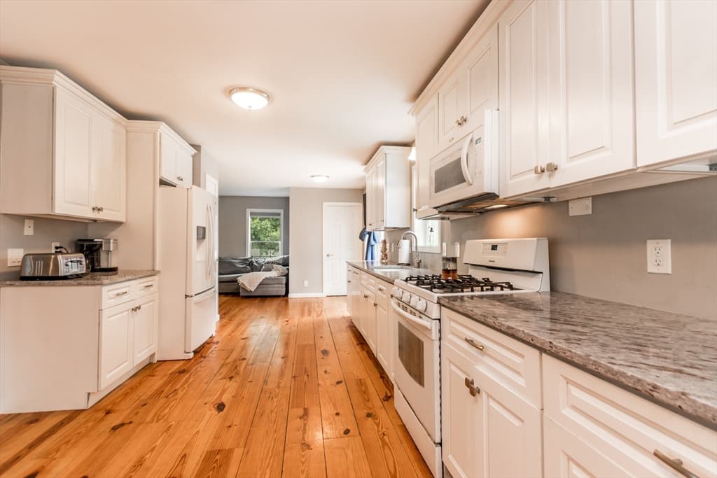 8 Hampden Rd, Falmouth MA 02536 photo 13