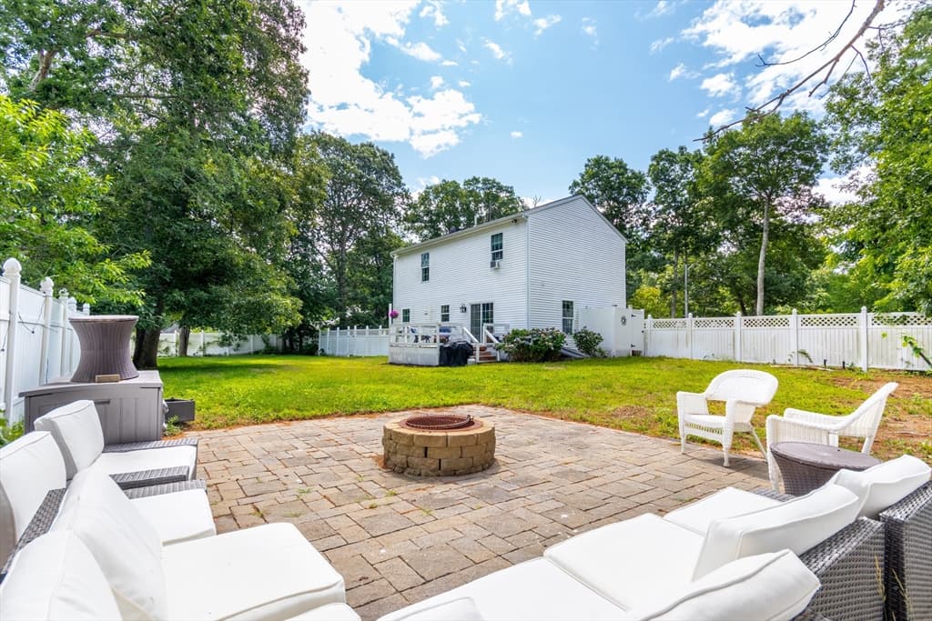 8 Hampden Rd, Falmouth MA 02536 photo 3
