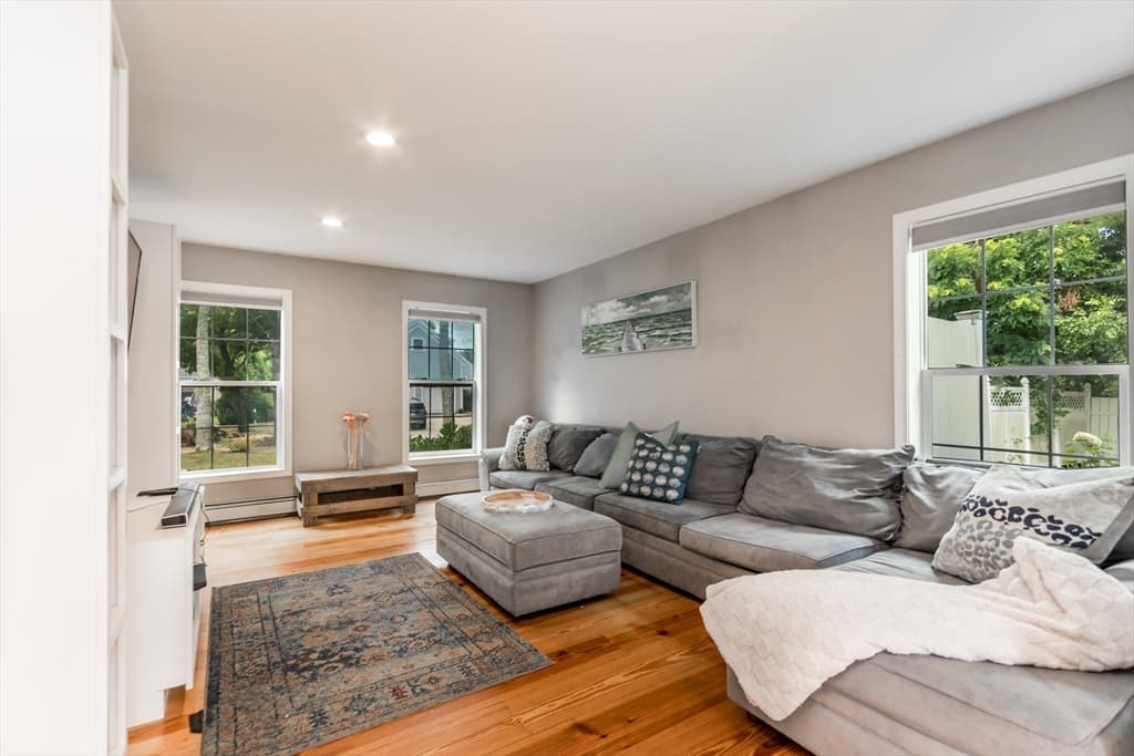 8 Hampden Rd, Falmouth MA 02536 photo 5