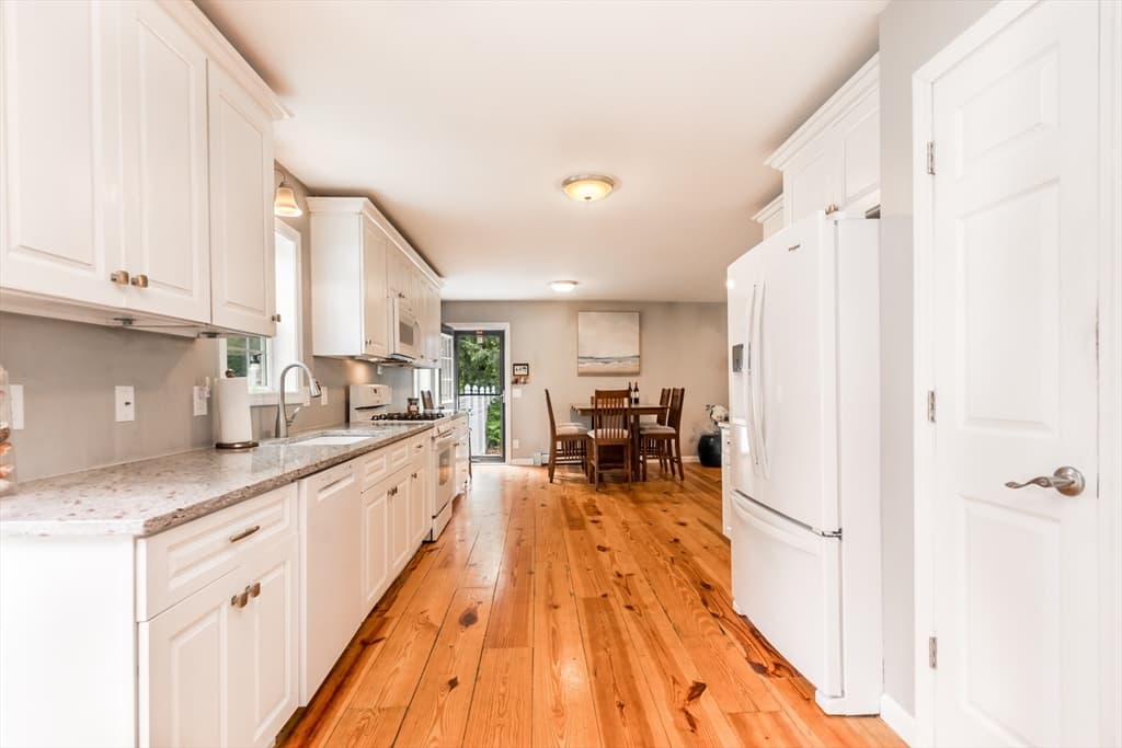 8 Hampden Rd, Falmouth MA 02536 photo 14