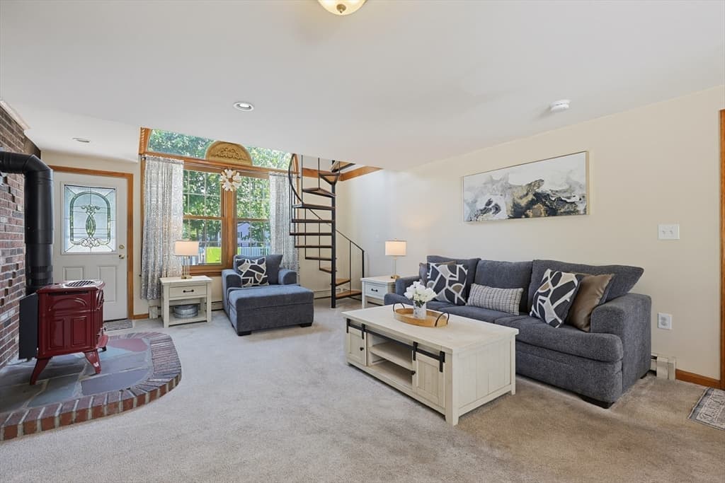 407 Ralph Talbot St, Weymouth MA 02190 photo 2