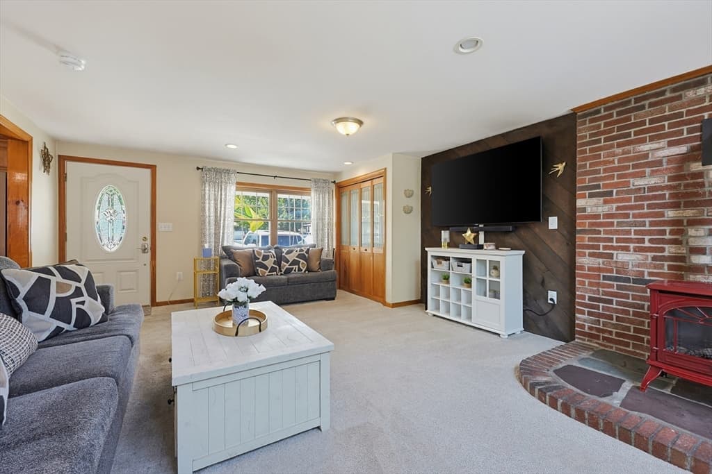 407 Ralph Talbot St, Weymouth MA 02190 photo 3