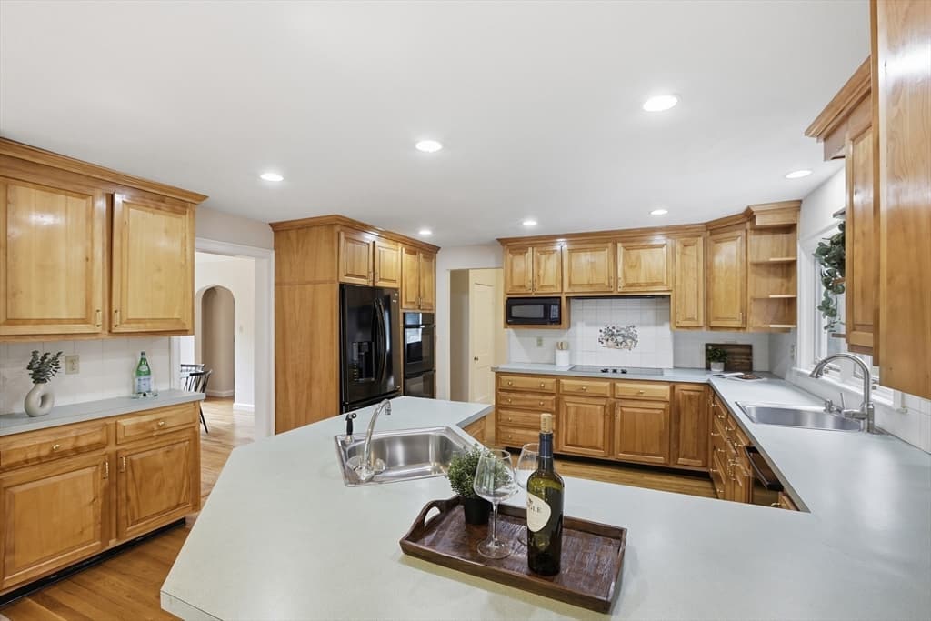 106 Concord Rd, Bedford MA 01730 photo 6