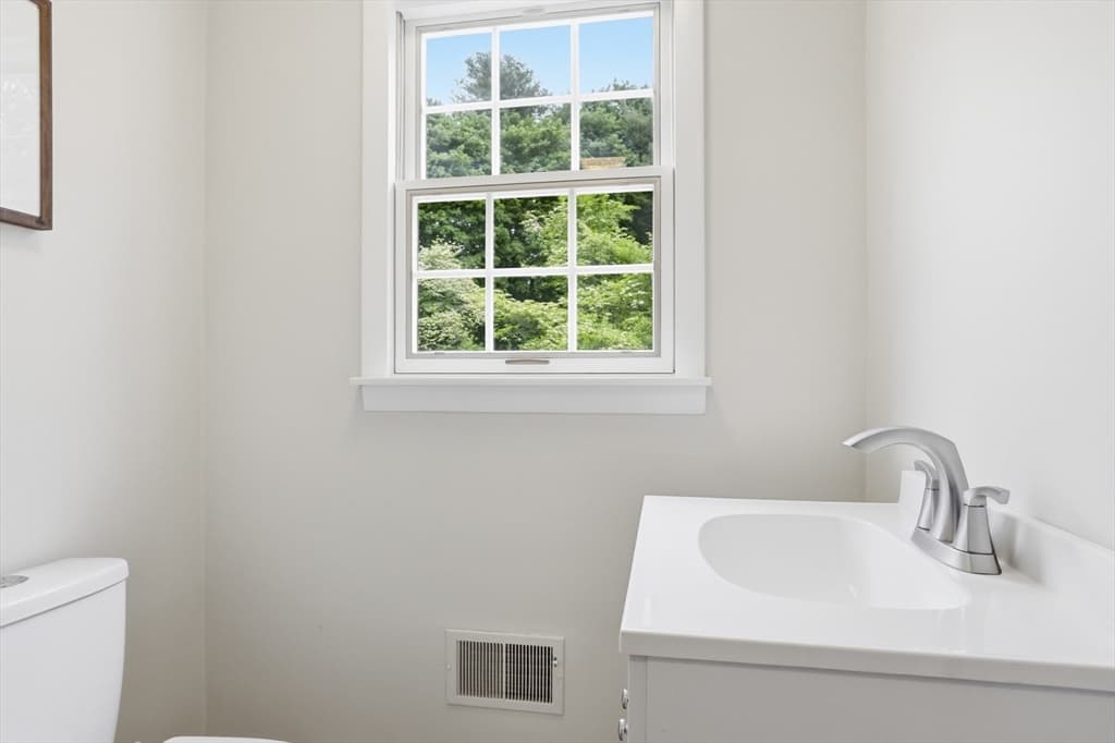 106 Concord Rd, Bedford MA 01730 photo 13