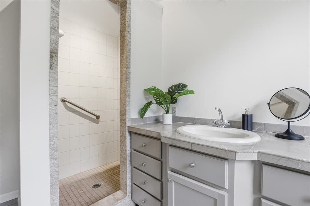 106 Concord Rd, Bedford MA 01730 photo 22