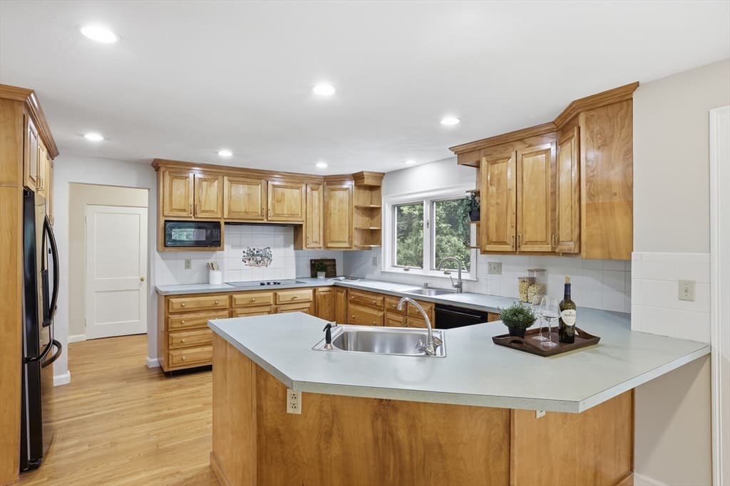 106 Concord Rd, Bedford MA 01730 photo 8