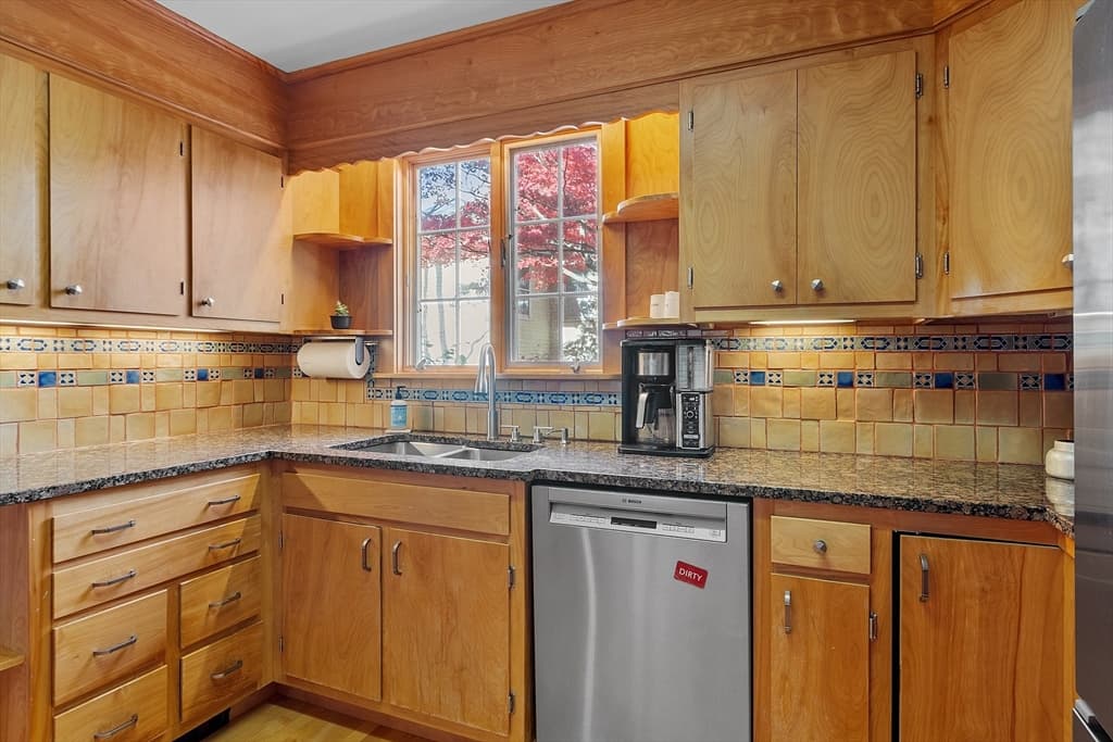 144 Hanks Street, Lowell MA 01852 photo 8
