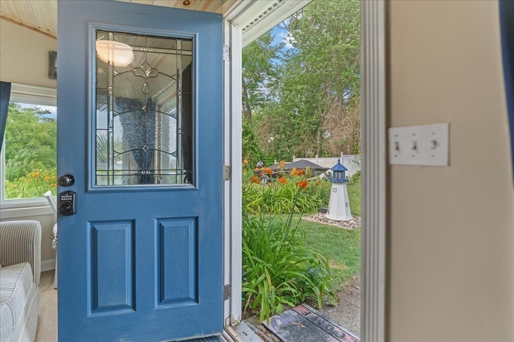 15 Charles St, Lakeville MA 02347