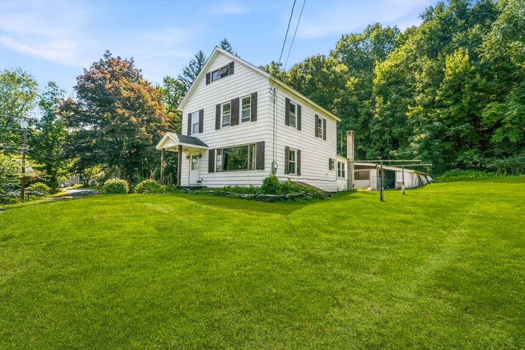 8 Underwood Ave, Easthampton MA 01027 photo 2