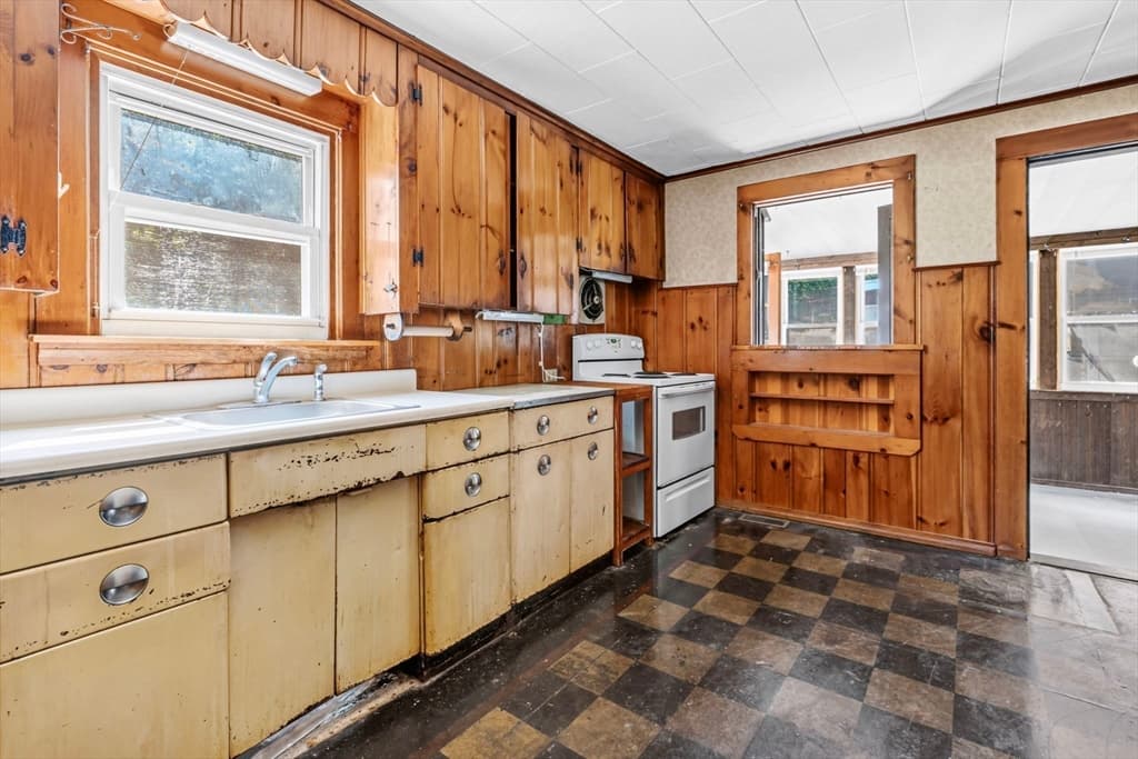 8 Underwood Ave, Easthampton MA 01027 photo 13