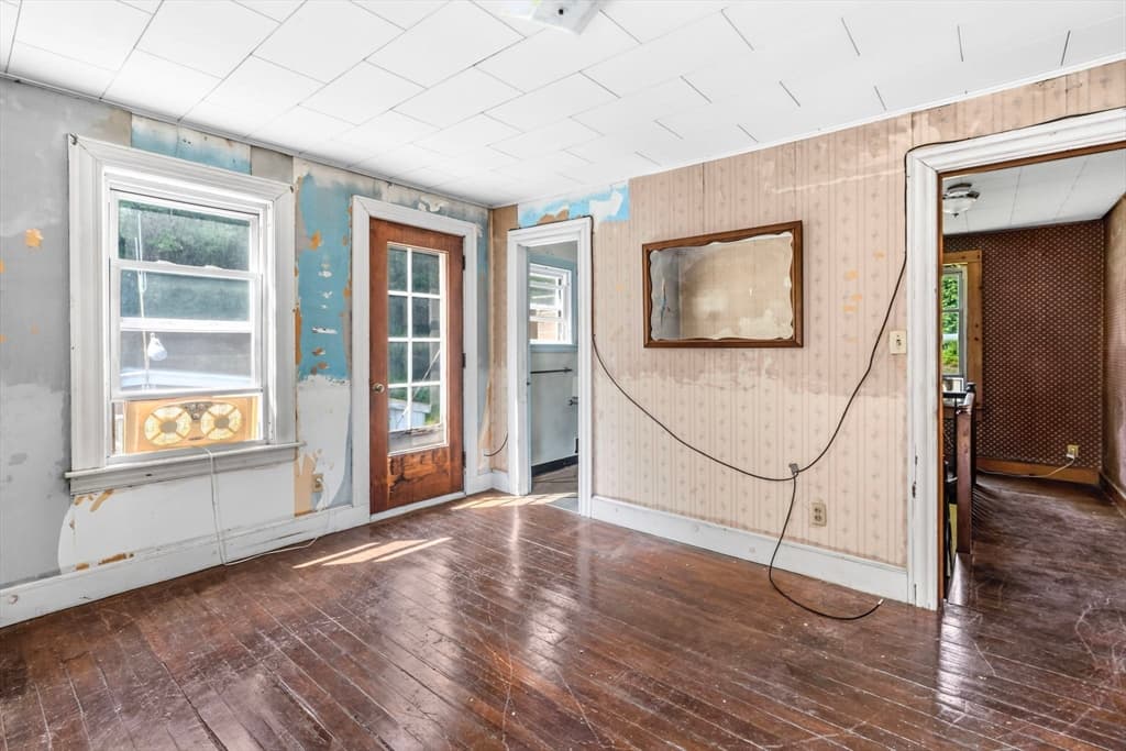 8 Underwood Ave, Easthampton MA 01027 photo 16