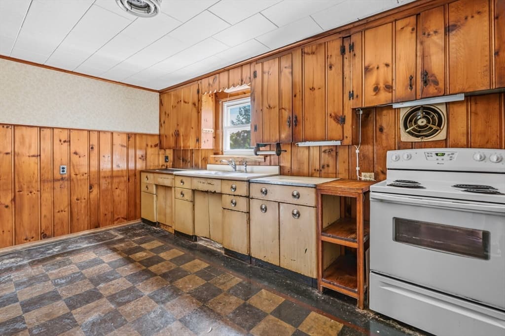 8 Underwood Ave, Easthampton MA 01027 photo 12