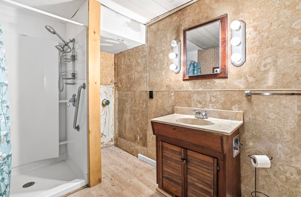 8 Underwood Ave, Easthampton MA 01027 photo 22