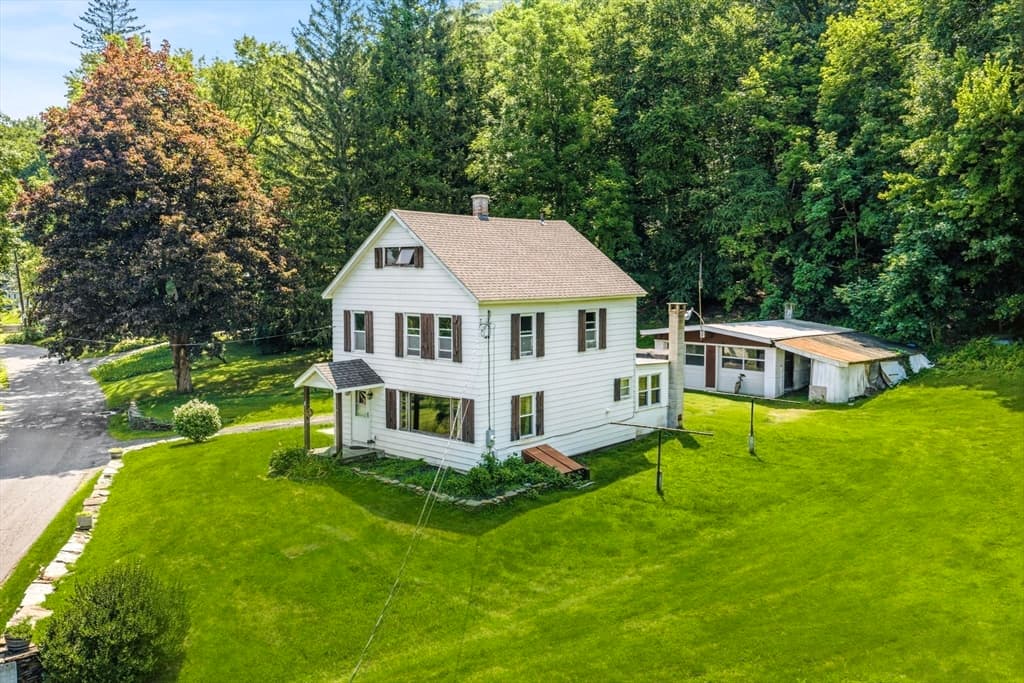 8 Underwood Ave, Easthampton MA 01027