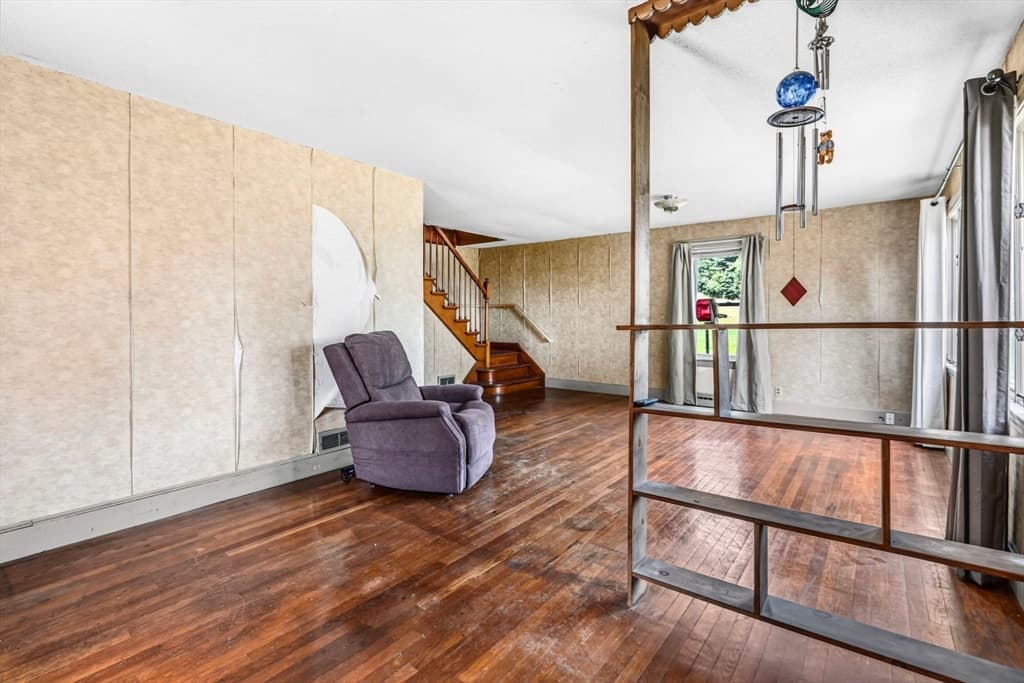 8 Underwood Ave, Easthampton MA 01027 photo 9