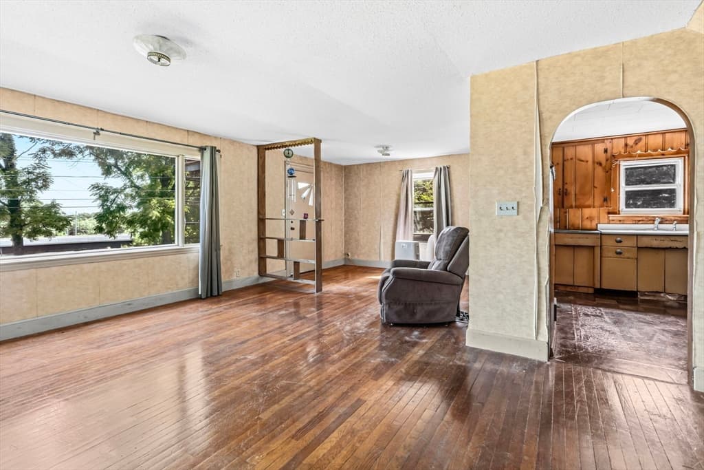 8 Underwood Ave, Easthampton MA 01027 photo 11