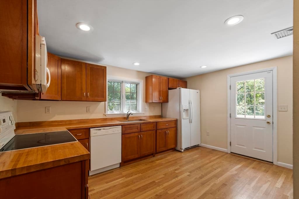 15 Oak Road, Waltham MA 02451 photo 13