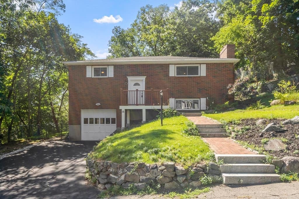 15 Oak Road, Waltham MA 02451