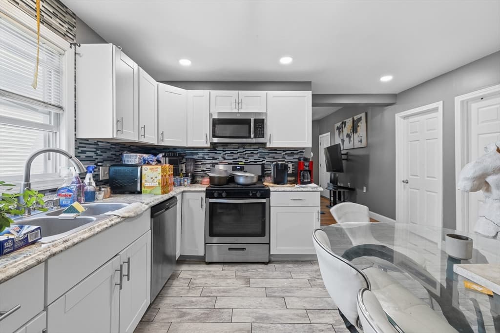 433 Cedar Grove St, New Bedford MA 02746 photo 3