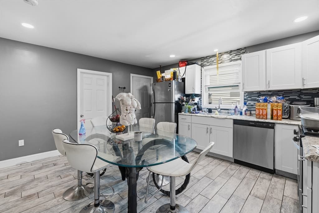 433 Cedar Grove St, New Bedford MA 02746 photo 4