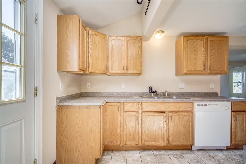 42 Fox Run, Southbridge MA 01550 photo 5