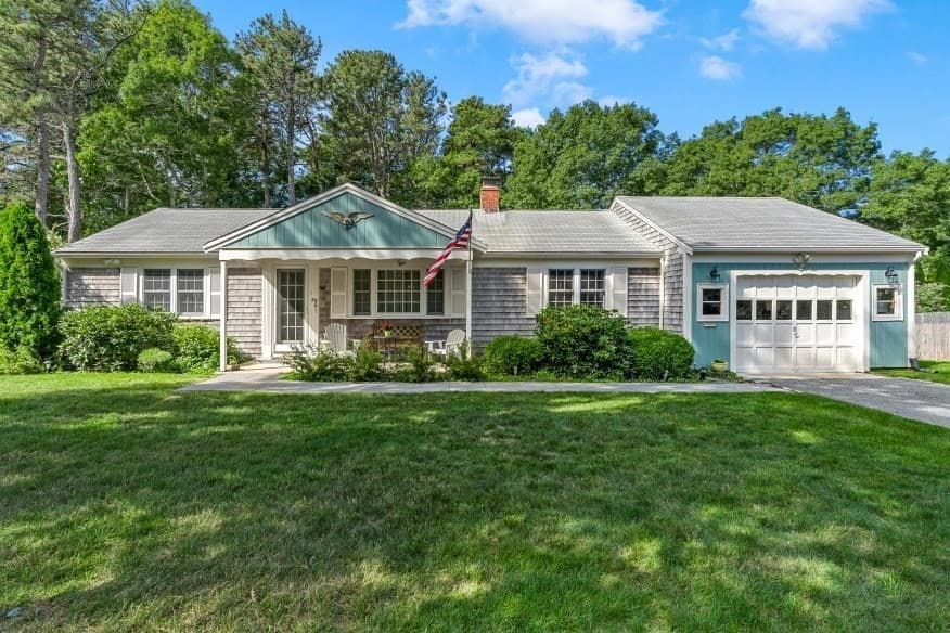 39 Phyllis Dr, Yarmouth MA 02664