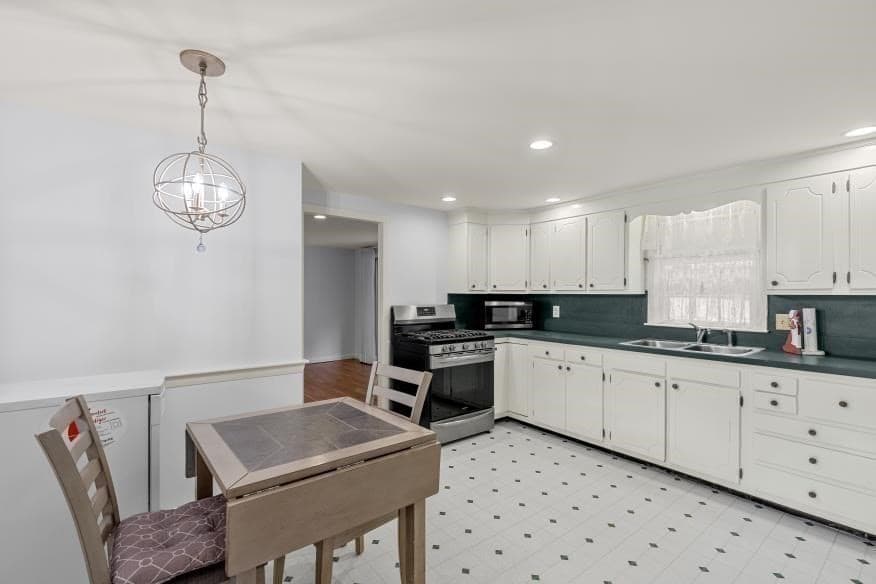 Single Family Residence at 39 Phyllis Dr, Yarmouth MA 02664, photo 11 of 33