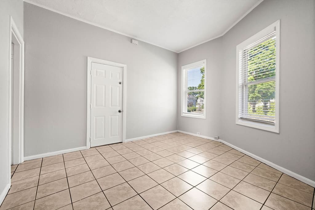 3 Family - 3 Units Up/Down at 35 Pond St, Boston MA 02136, Boston, photo 24 of 42