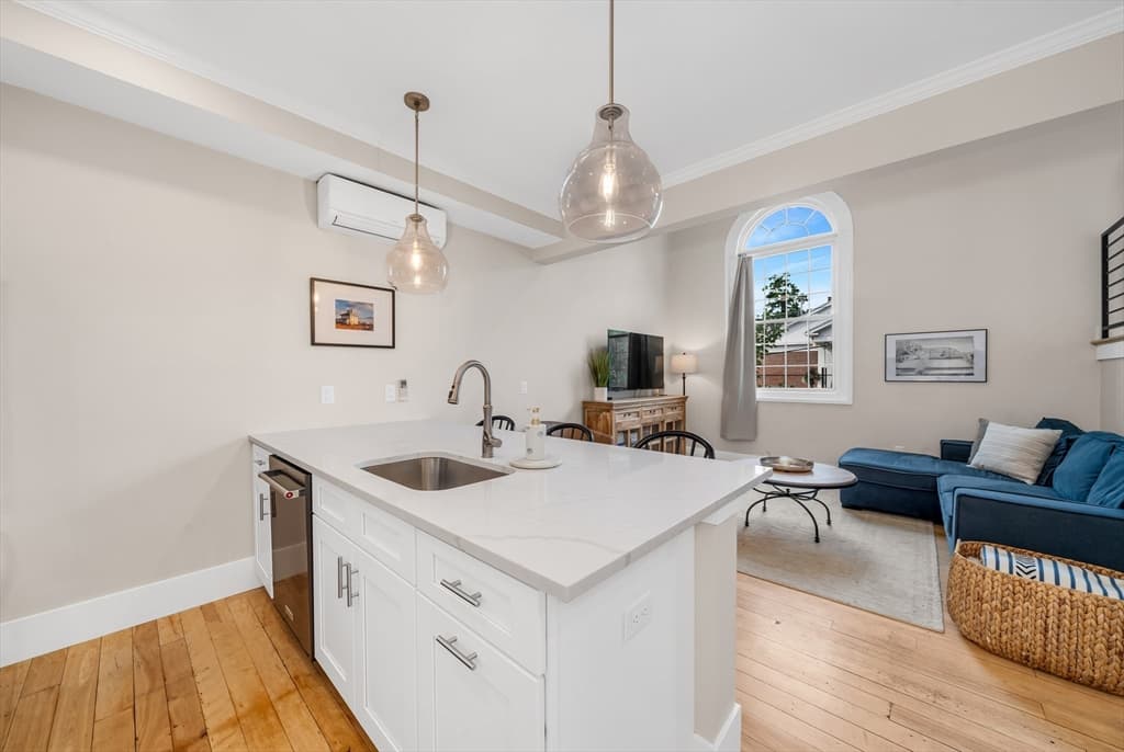 142 Main St # 4, Amesbury MA 01913 photo 2