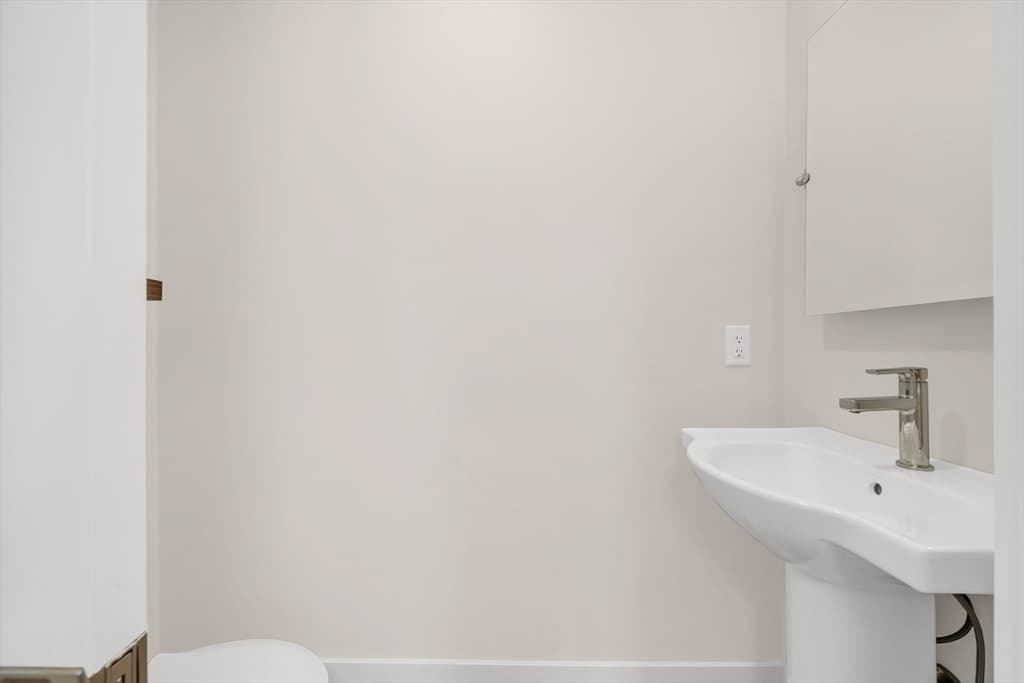 142 Main St # 4, Amesbury MA 01913 photo 14