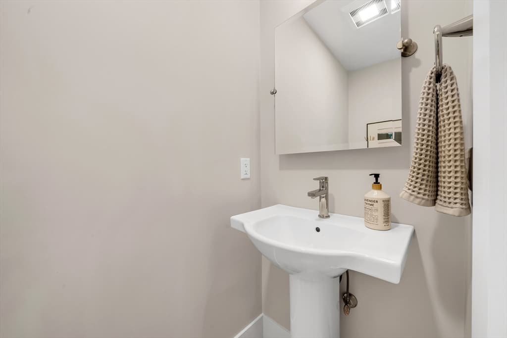 142 Main St # 4, Amesbury MA 01913 photo 15