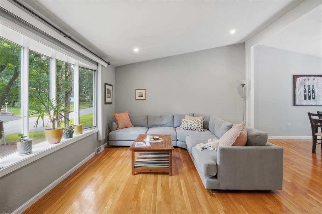 36 Valentine Rd, Northborough MA 01532 photo 4