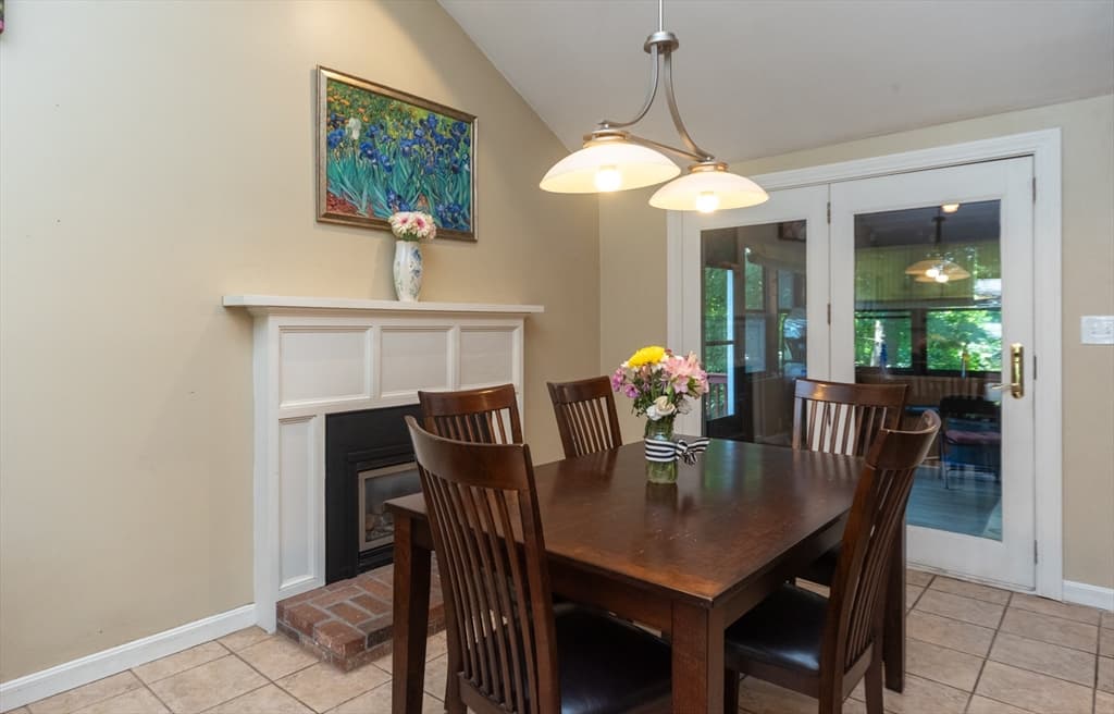 Single Family Residence at 140 Bayberry Cir, Bridgewater MA 02324, photo 6 of 25