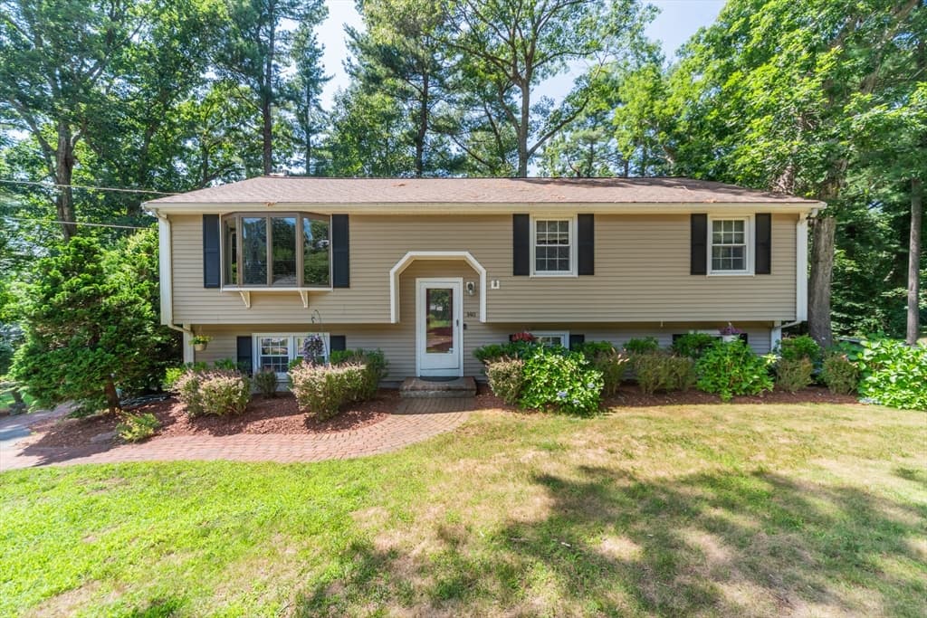 140 Bayberry Cir, Bridgewater MA 02324