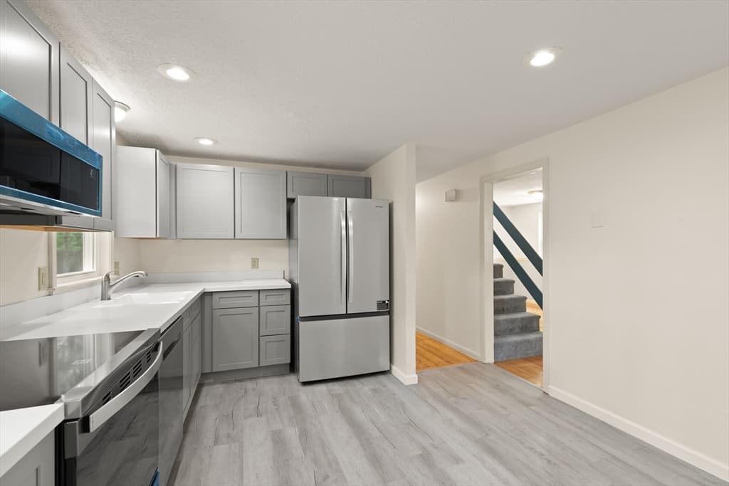 18 Great Meadow Dr, Carver MA 02330 photo 2
