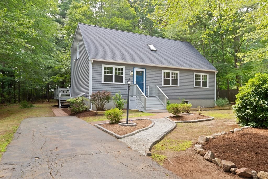 18 Great Meadow Dr, Carver MA 02330