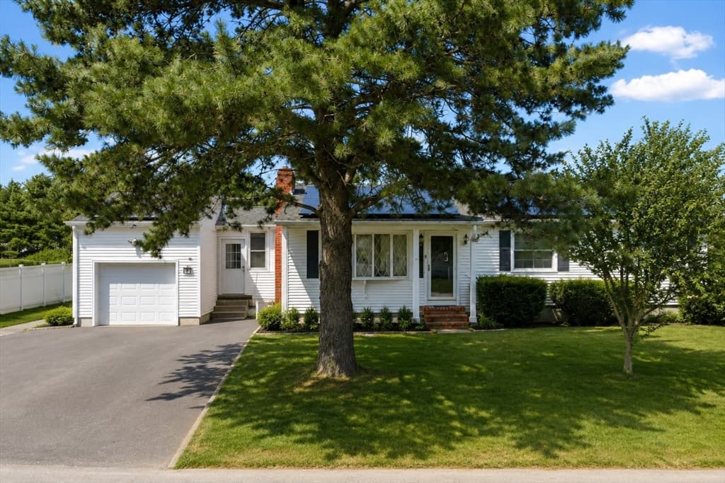 748 Warren Ave, Swansea MA 02777 photo 2