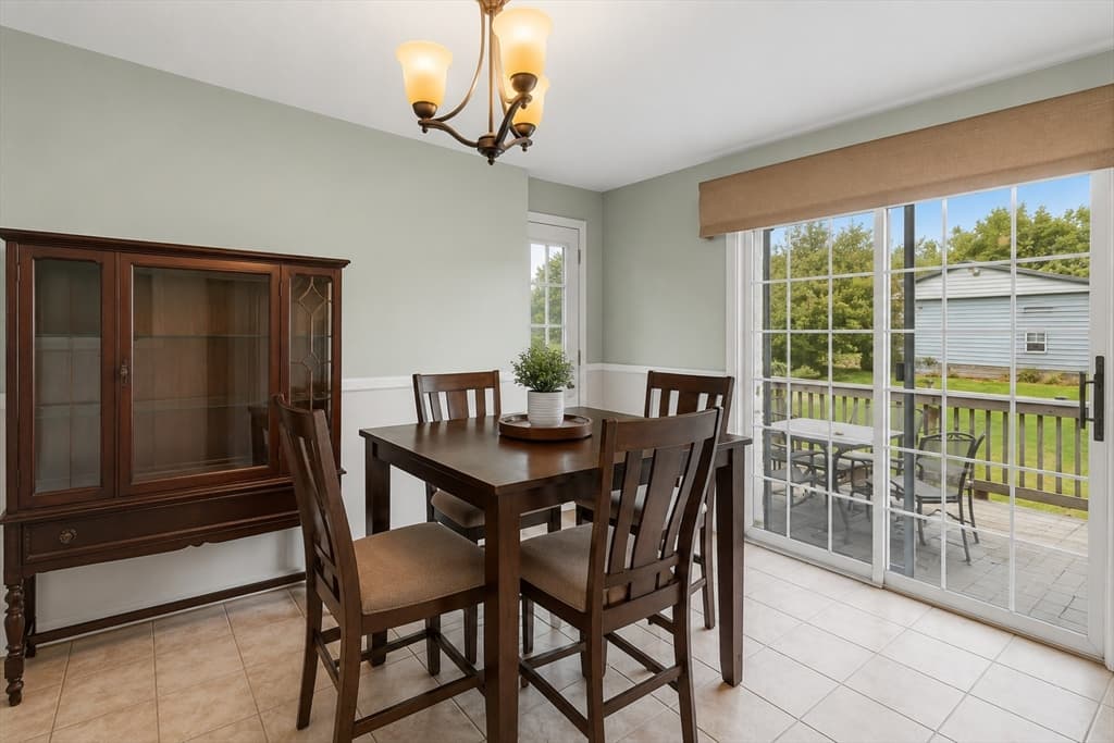 748 Warren Ave, Swansea MA 02777 photo 9