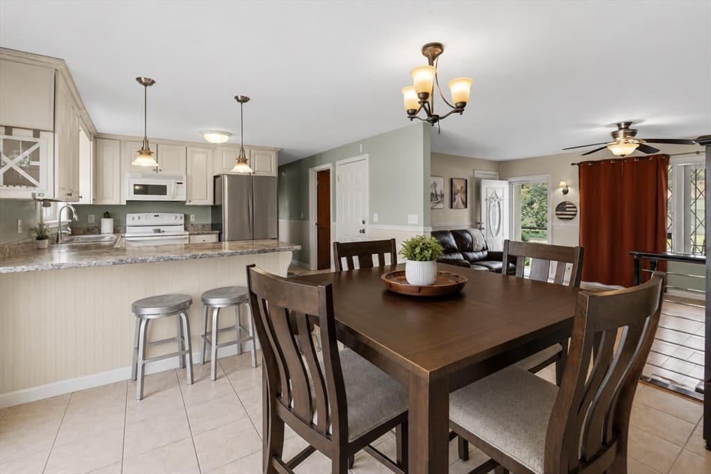 748 Warren Ave, Swansea MA 02777 photo 8