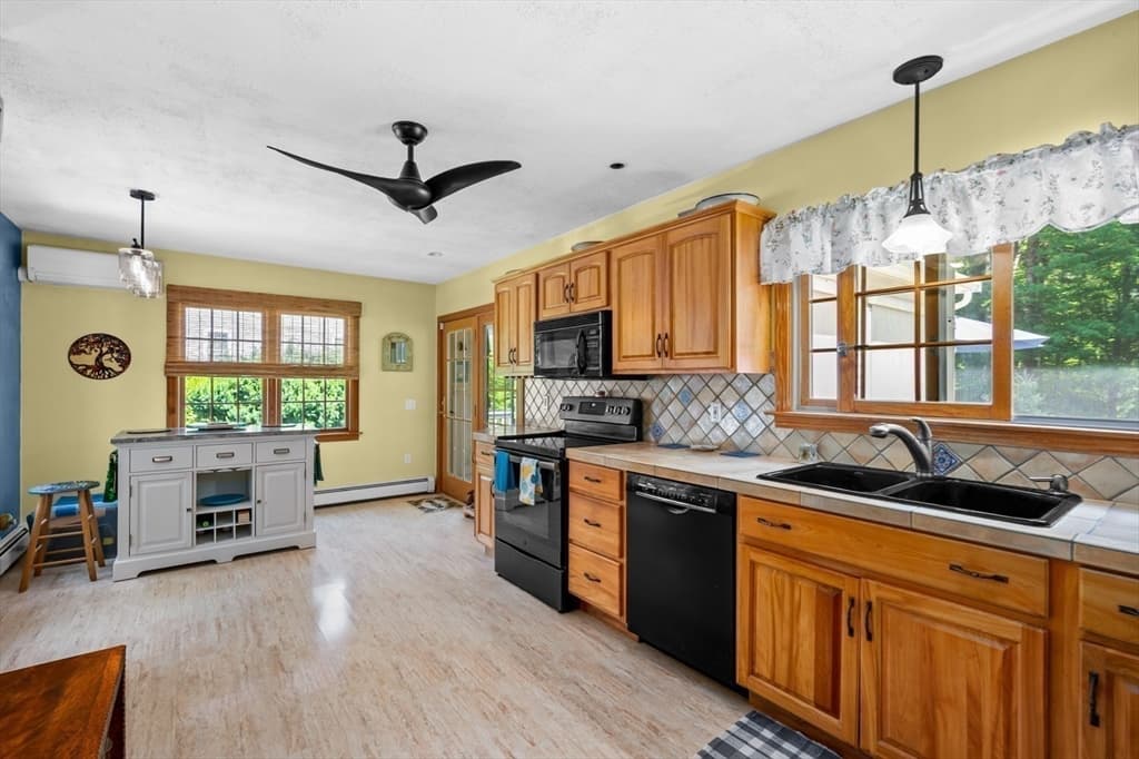 19 Middle Rd, Amesbury MA 01913 photo 7