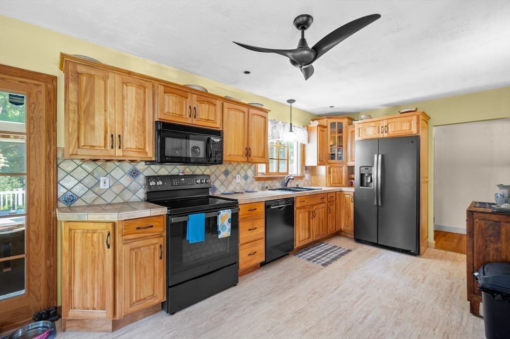 19 Middle Rd, Amesbury MA 01913 photo 8
