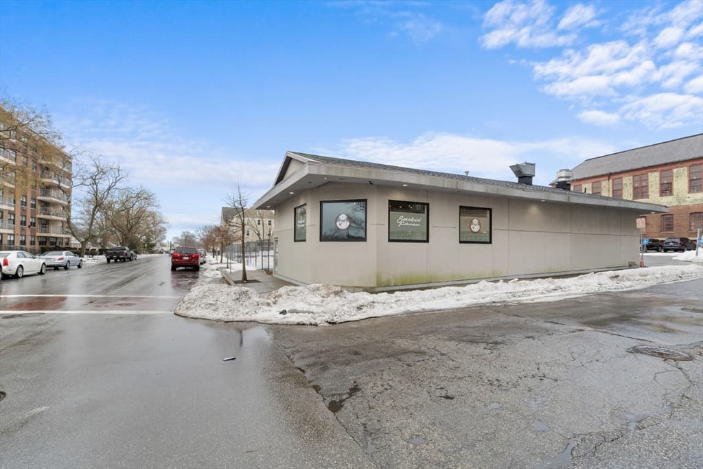 289 Acushnet Ave, New Bedford MA 02740 photo 3