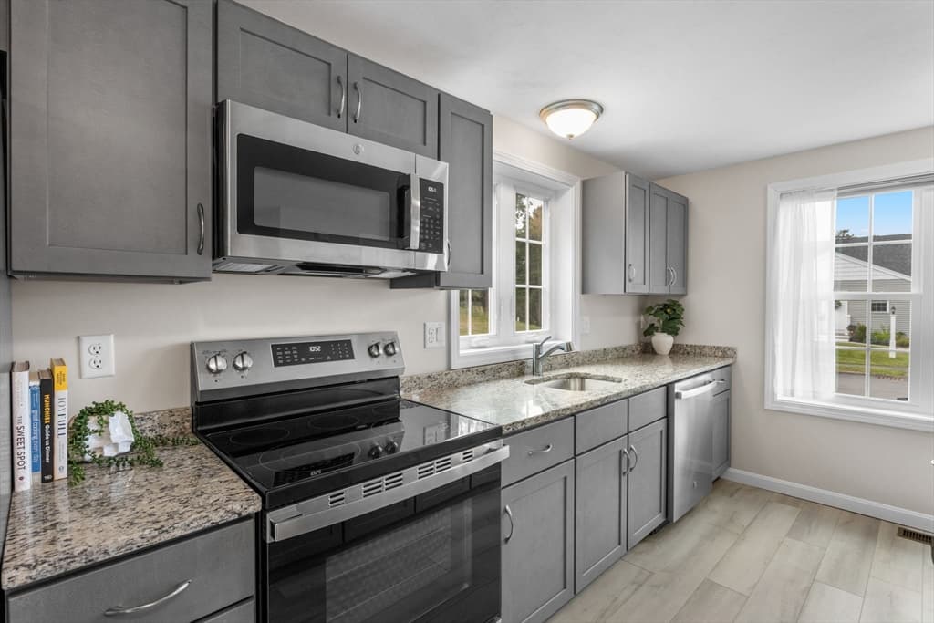 Condominium at 41 Tupper Hill Rd # 41, Plymouth MA 02360, photo 8 of 42