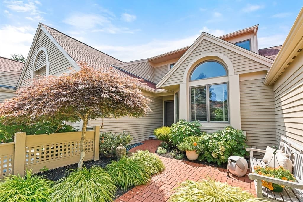 7 Wainwright Road # 113, Winchester MA 01890