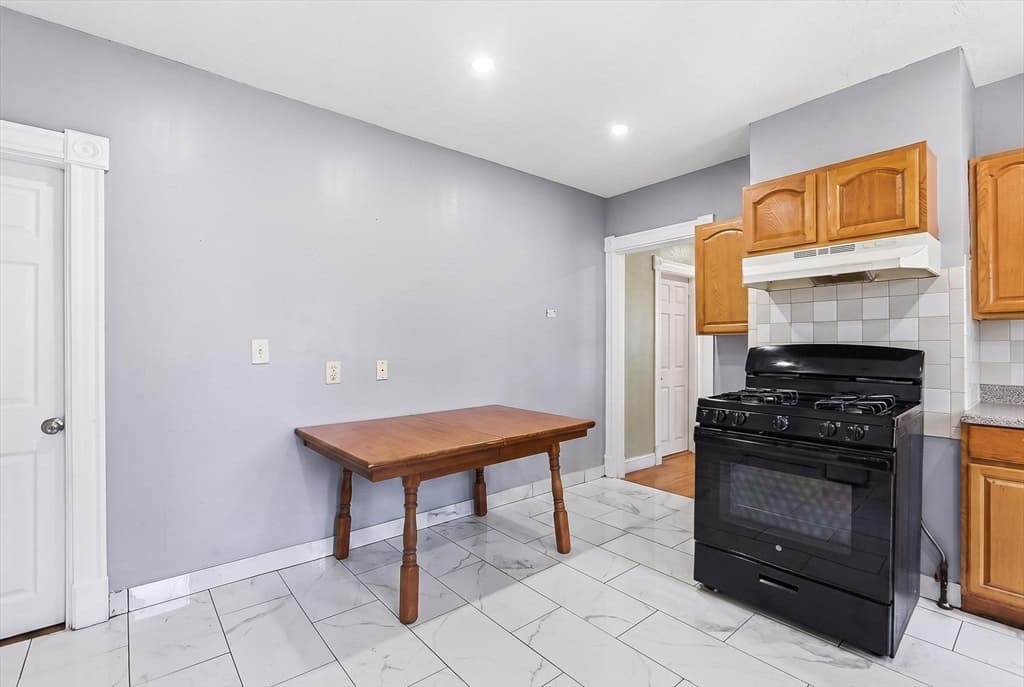 132 Huntington St, Brockton MA 02301 photo 22
