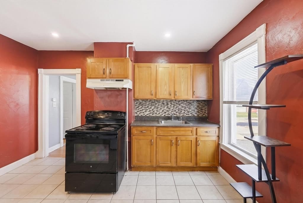 132 Huntington St, Brockton MA 02301 photo 8
