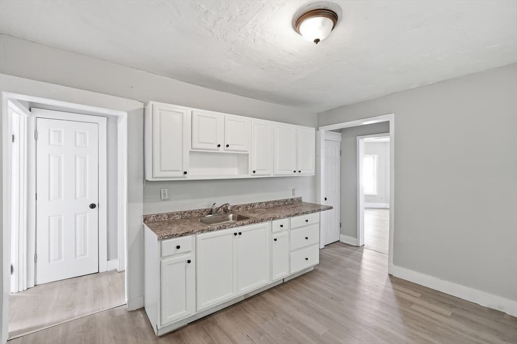 2 Ely St, Worcester MA 01610 photo 8