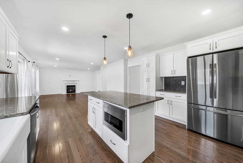 Single Family Residence at 34 Pratt Ave, Bridgewater MA 02324, photo 5 of 23