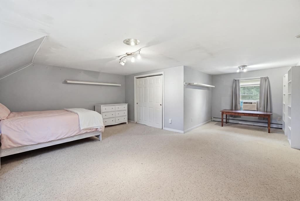 Single Family Residence at 51 Whittemore Rd, Sturbridge MA 01566, Sturbridge, photo 16 of 27